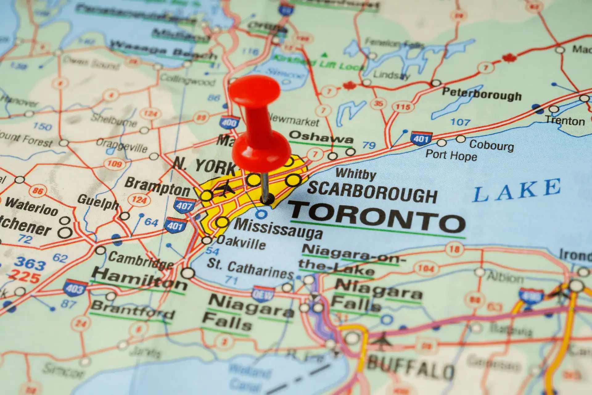 A map of Toronto, with the cities included in the Greater Toronto Area population highlighted in yellow.